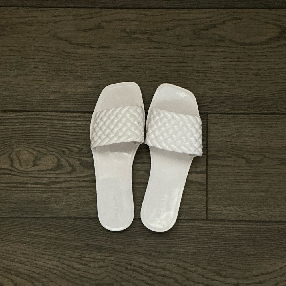 Old Navy White Woven Slide Sandals